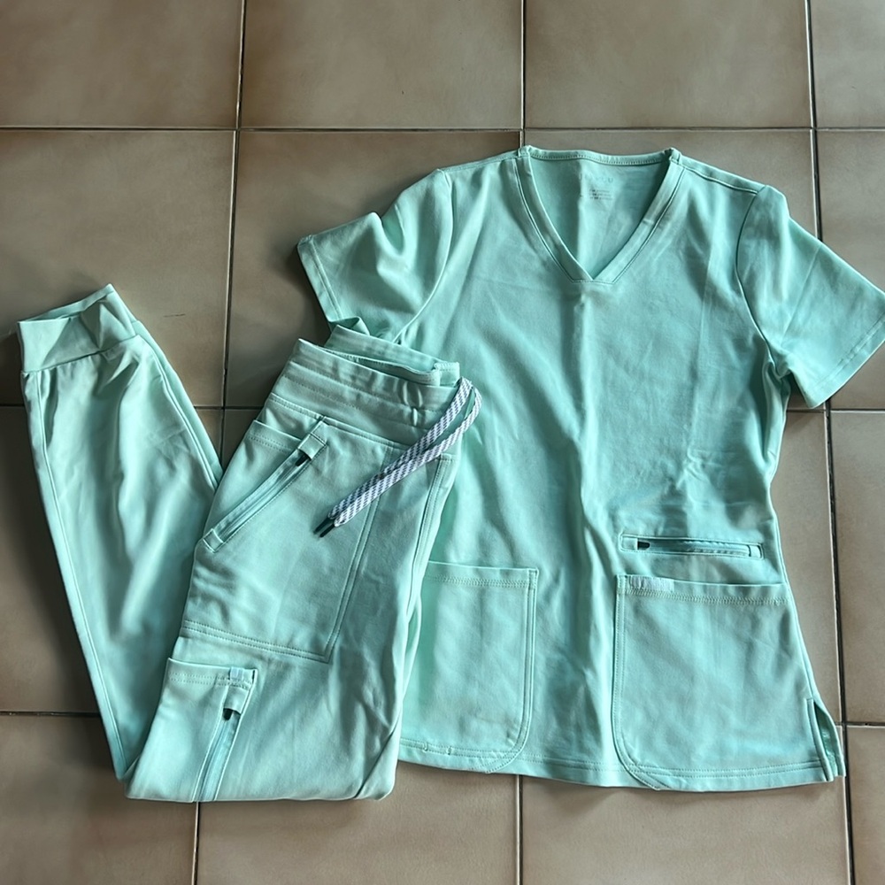 Jaanuu Scrub SET
